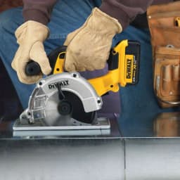 DEWALT DCS373P2 20V MAX Cordless 5-1/2 in. Metal Cutting Circular Saw Kit with (2) 5.0 Ah Batteries thumbnail 7