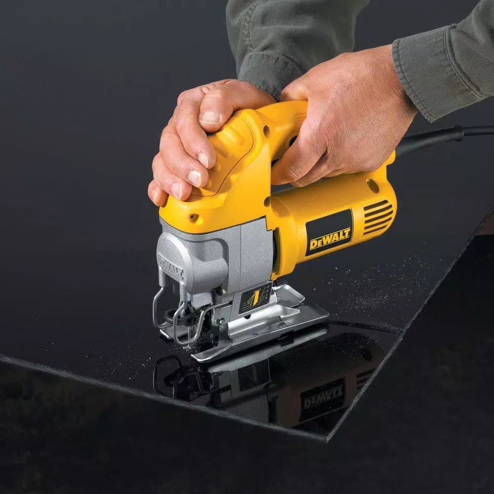 DEWALT 5.5 Amp Corded Jig Saw Kit with Carrying Bag