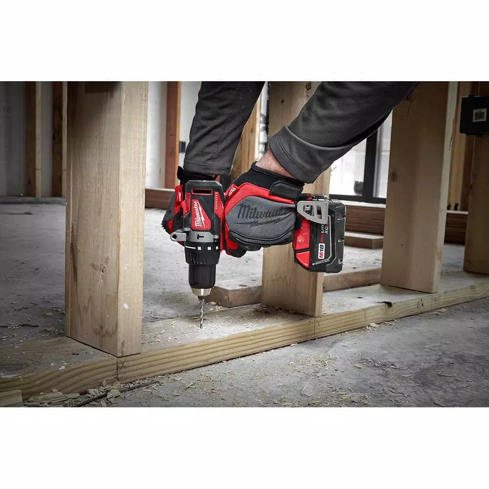 Milwaukee M18 Brushless 2-Tool Combo Kit: 1/2 in. Hammer Drill and 7-1/4 in. Circular Saw with (2) 4.0 Ah Batteries