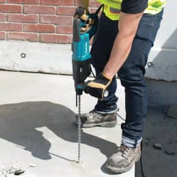 Makita 8 Amp 1 in. SDS-Plus Corded Rotary Hammer Drill with AVT and Hard Case thumbnail 5