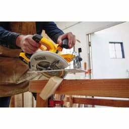 DEWALT 20V MAX XR Cordless Brushless 7-1/4 in. Circular Saw Kit with (2) 5.0 Ah Batteries and Charger thumbnail 8