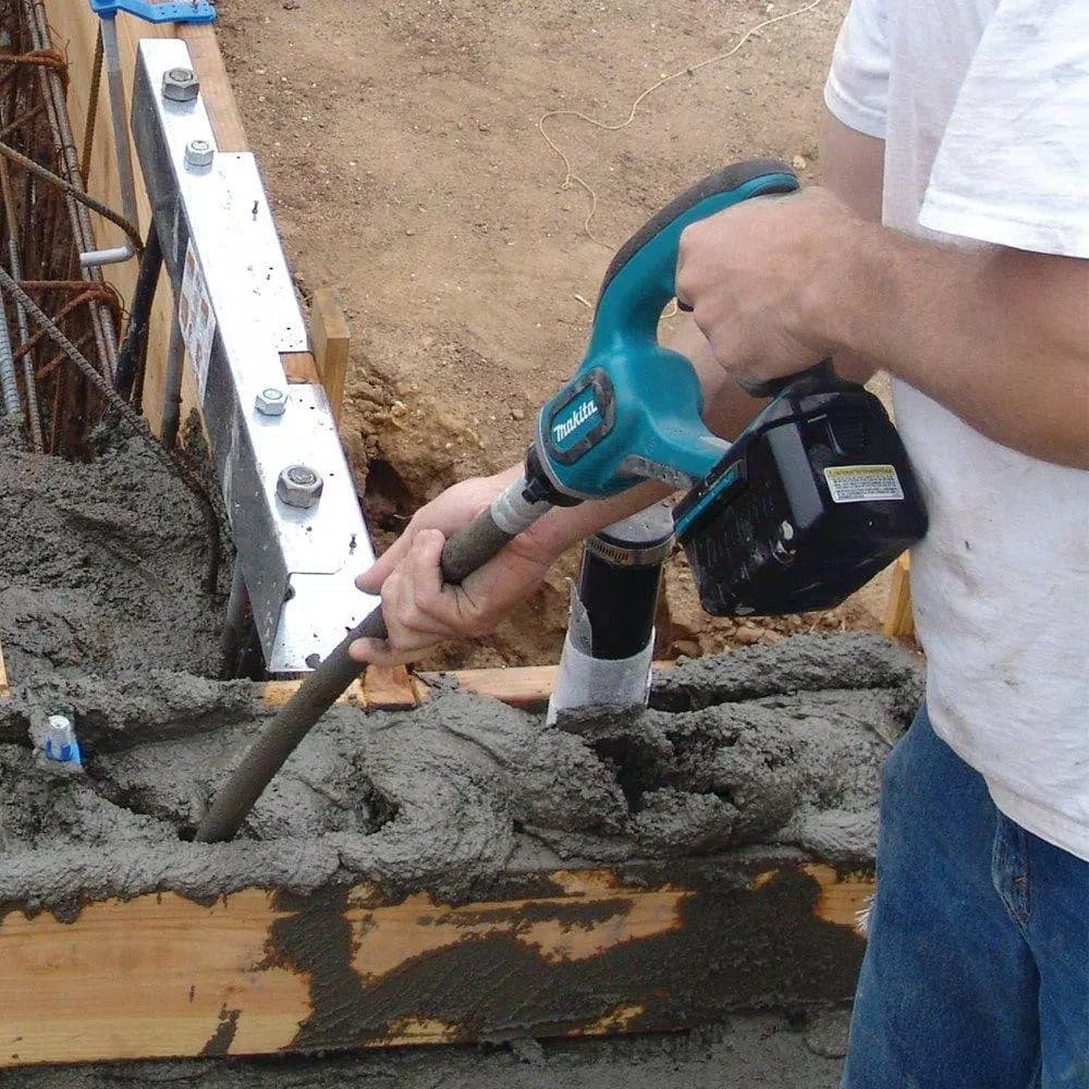 Makita 18V LXT Lithium-Ion Cordless Concrete Vibrator (Tool-Only) - 4 ft. Shaft