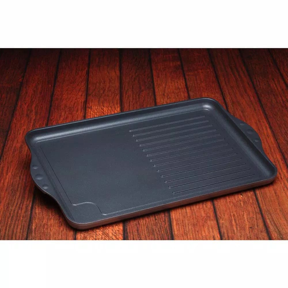 Swiss Diamond 17 in. Cast Aluminum Nonstick Double Burner Grill and Griddle Combo, Gray