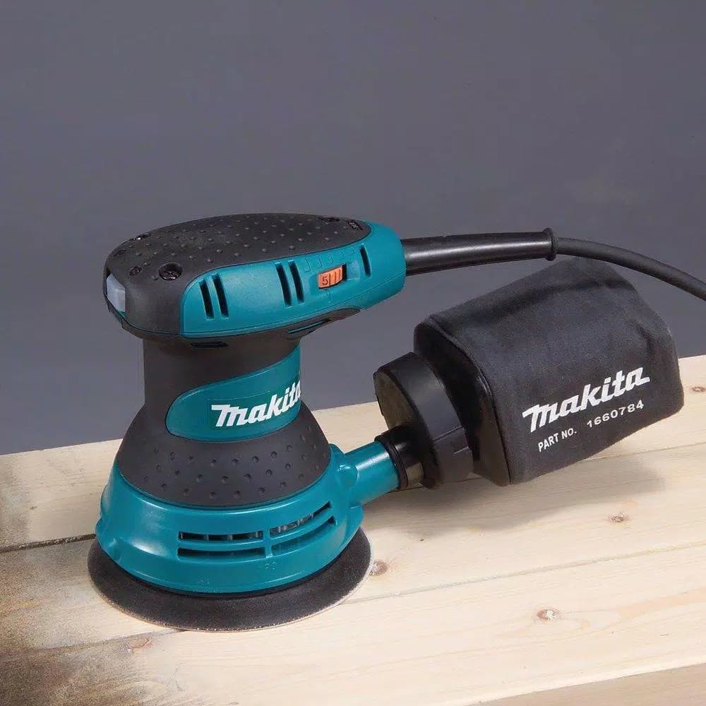 Makita BO5031K 5 in. Corded Random Orbital Sander with Variable Speed and Tool Case