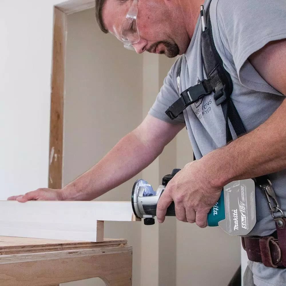 Makita 18V LXT Lithium-Ion 4.0 Ah Battery & Rapid Optimum Charger Starter Pack with Bonus Brushless Compact Router