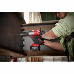 Milwaukee M18 FUEL ONE-KEY 3/4 in. High Torque Impact Wrench Kit with (2) 5.0 Ah Batteries thumbnail 11