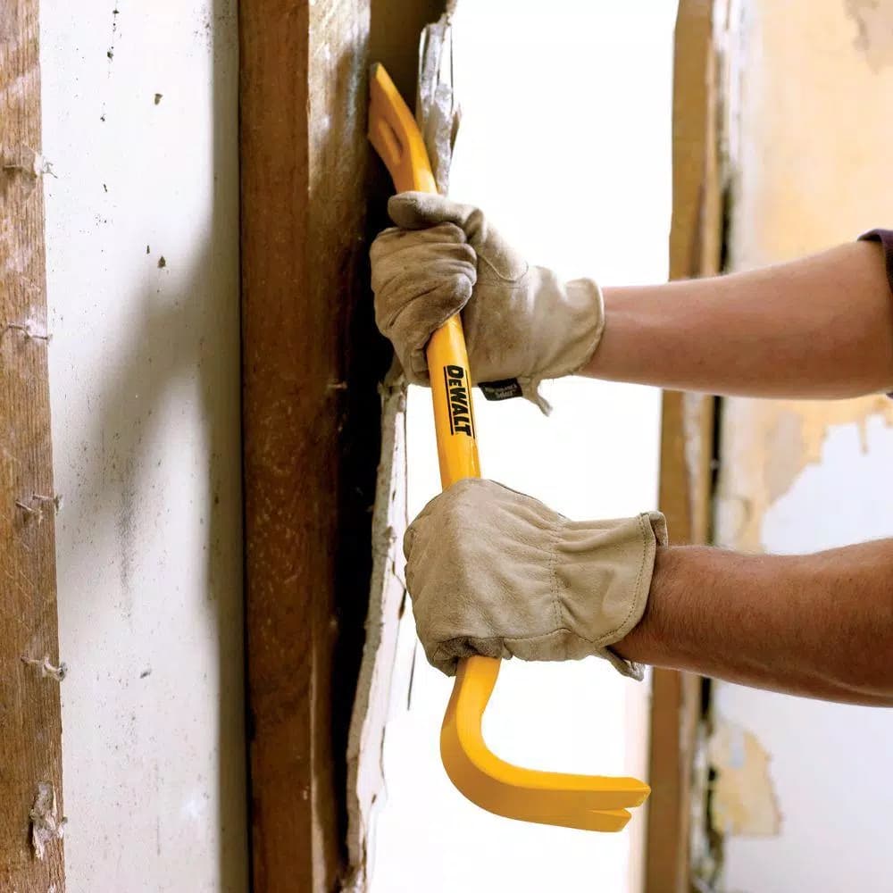 DEWALT 24 in. Wrecking Bar Pry Bar with Tri-Lobe Design