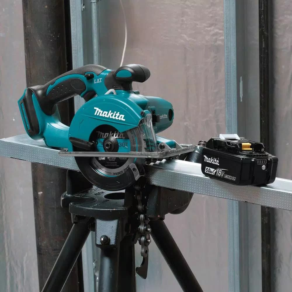 Makita 18V LXT Cordless 5-3/8 in. Metal Cutting Circular Saw Kit with 2 5.0Ah Batteries and Charger