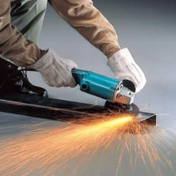 Makita 9 Amp 5 in. Corded High-Power Angle Grinder with AC/DC Switch thumbnail 2