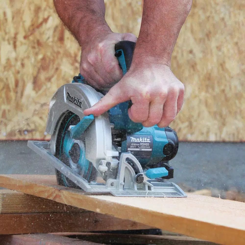 Makita 36V (18V x2) 7-1/4 in. Cordless Circular Saw Kit with 2 5.0 Ah Batteries and Charger