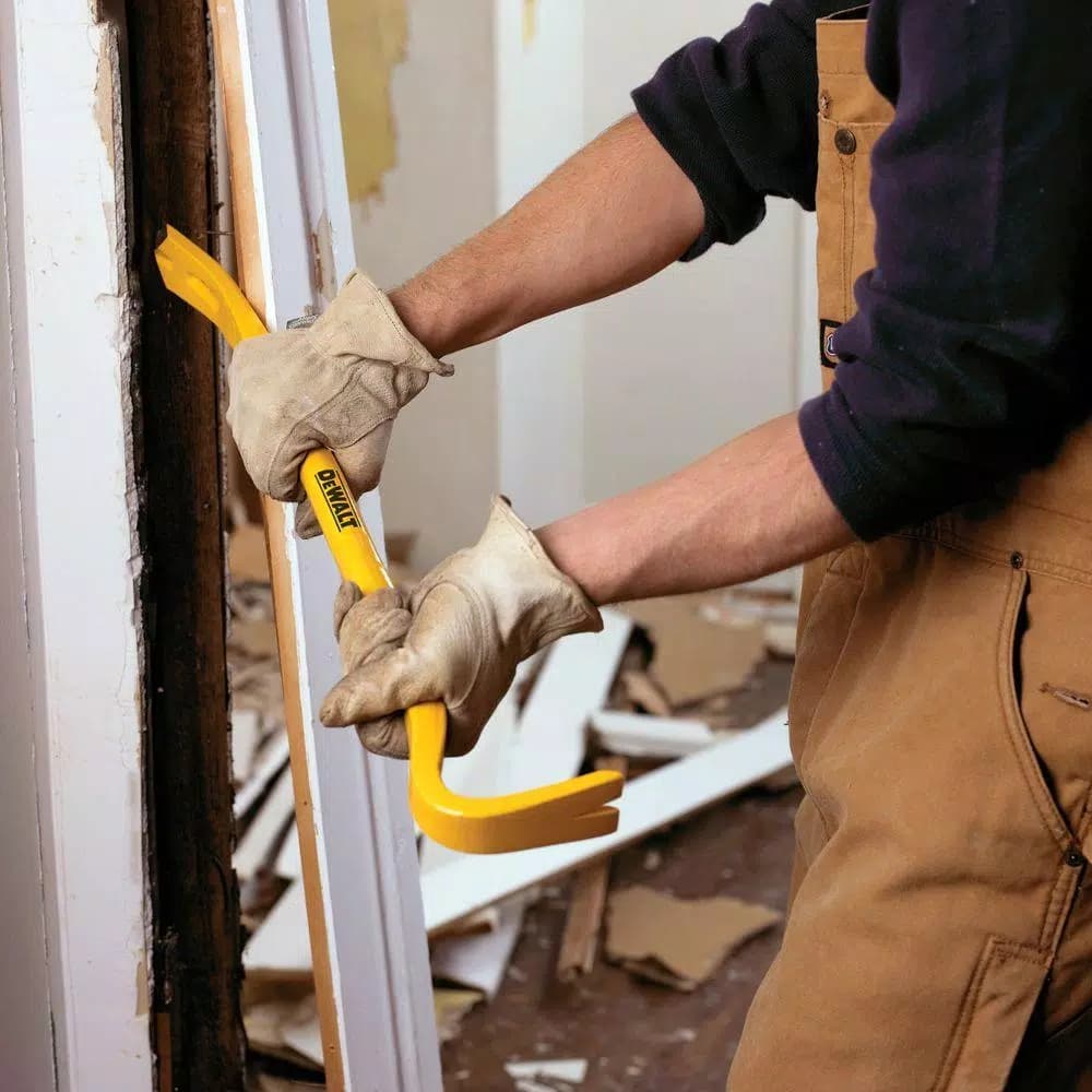 DEWALT 24 in. Wrecking Bar Pry Bar with Tri-Lobe Design