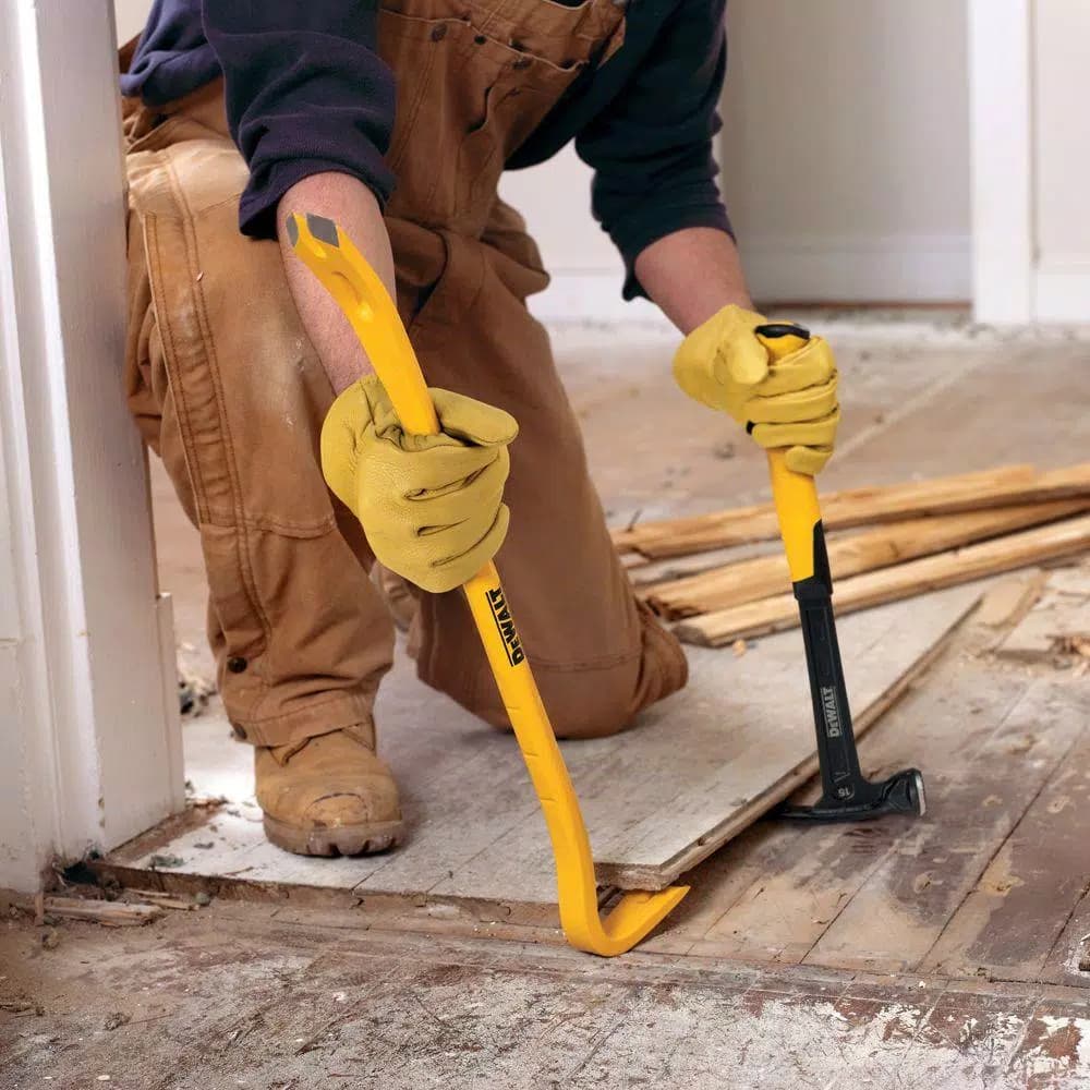 DEWALT 24 in. Wrecking Bar Pry Bar with Tri-Lobe Design