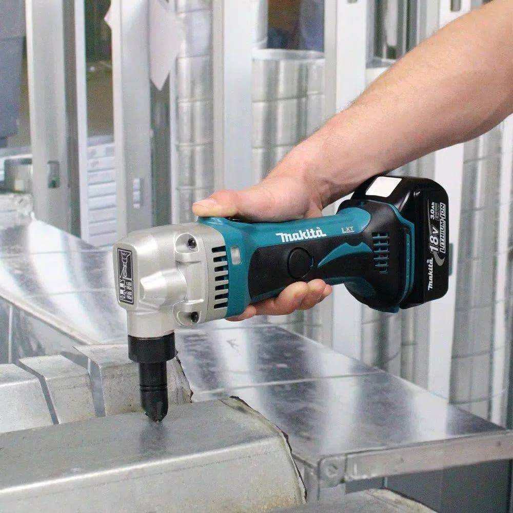 Makita 18V LXT Cordless 16-Gauge Nibbler Tool Only (XNJ01Z)