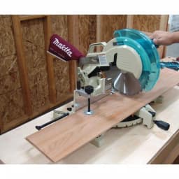 Makita 12 in. 15 Amp Corded Single-Bevel Compound Miter Saw with 40T Carbide Blade thumbnail 7