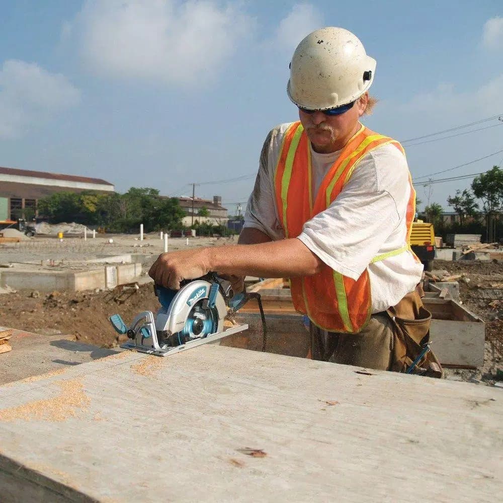 Makita 15 Amp 7-1/4 in. Corded Magnesium Hypoid Circular Saw with 24T Carbide Blade
