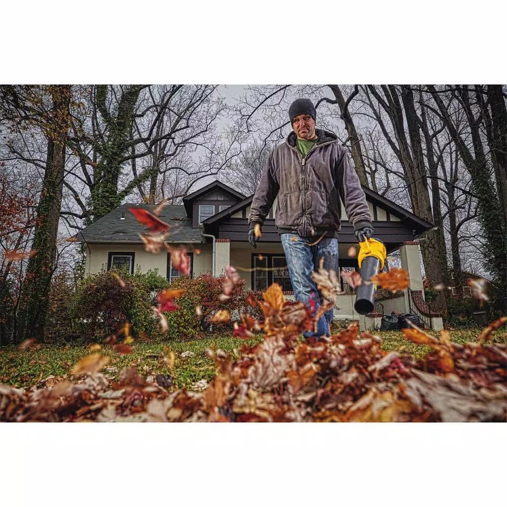 DEWALT 20V MAX Cordless String Trimmer and Blower Combo Kit with 4.0 Ah Battery and Charger