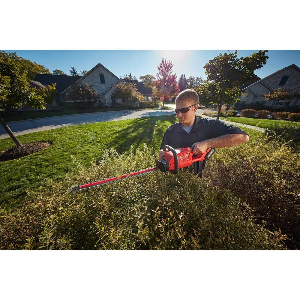 Milwaukee M18 FUEL Blower, Hedge Trimmer & Switch Tank Sprayer 3-Tool Combo Kit (Tool Only)