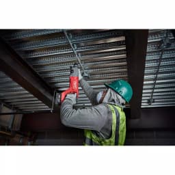 Milwaukee M18 FUEL 1 in. SDS-Plus D-Handle Rotary Hammer Kit with (2) 9.0 Ah Batteries thumbnail 9