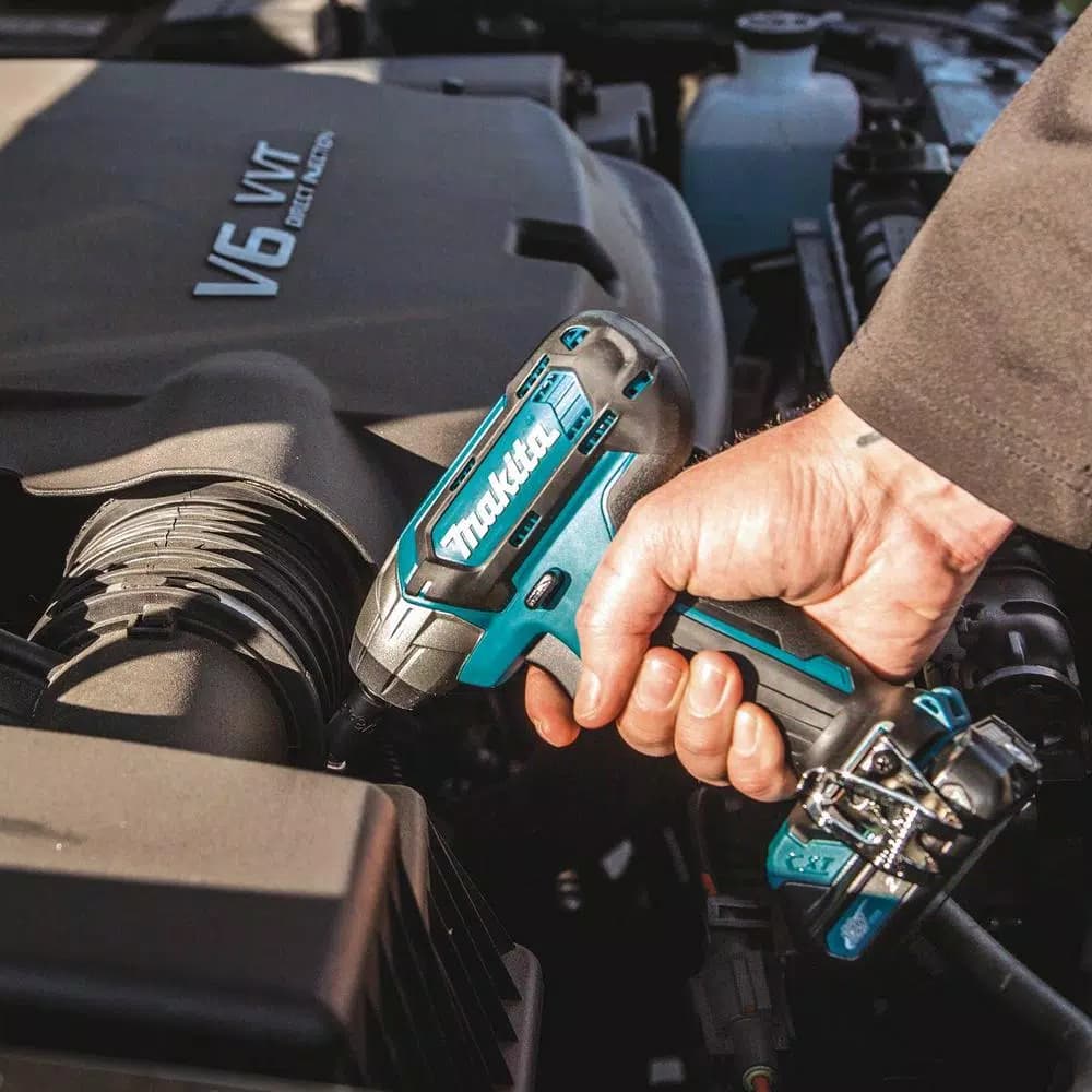 Makita 12V MAX CXT Cordless 1/4 in. Square Drive Impact Wrench Kit (2.0 Ah)