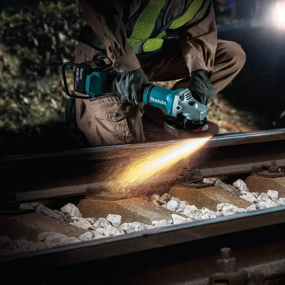 Makita 18V X2 LXT Brushless 7 in. Angle Grinder Kit w/ 5.0 Ah Batteries, Charger, Dust Shroud & Diamond Wheel