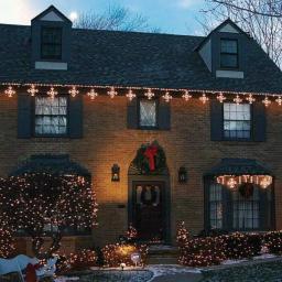 HOLIDYNAMICS HOLIDAY LIGHTING SOLUTIONS Blizzard Artisticks LED Christmas Roofline Decor, Classic White, 70-Count (Set of 2) thumbnail 2