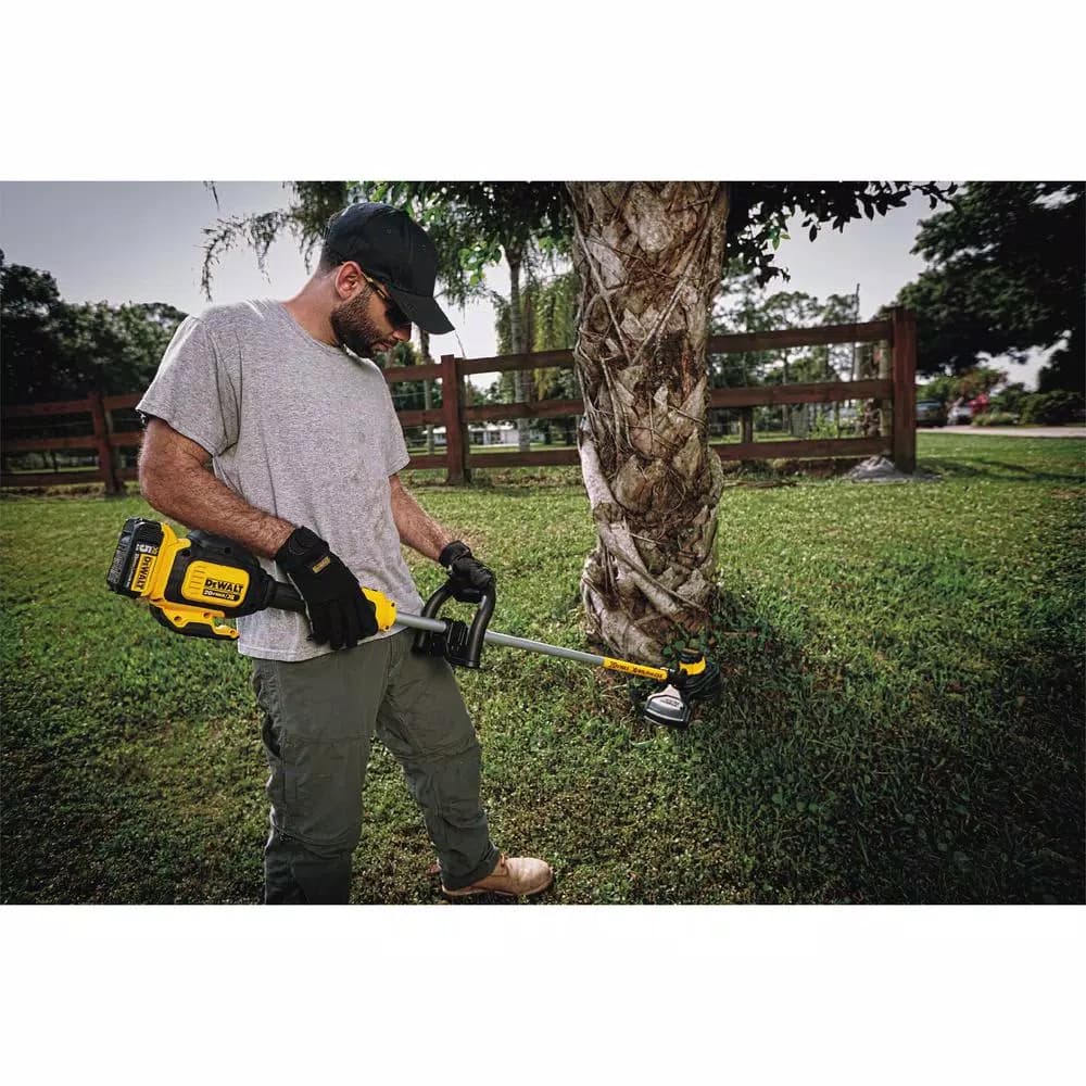 DEWALT 20V MAX Cordless String Trimmer and Blower Combo Kit with 4.0 Ah Battery and Charger