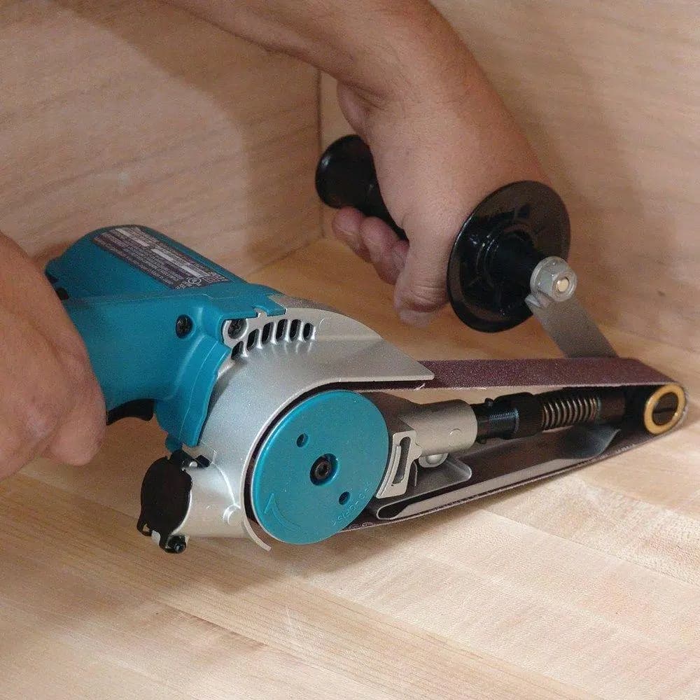 Makita 9031 1-1/8 in. x 21 in. Variable Speed Corded Belt Sander, 5 Amp