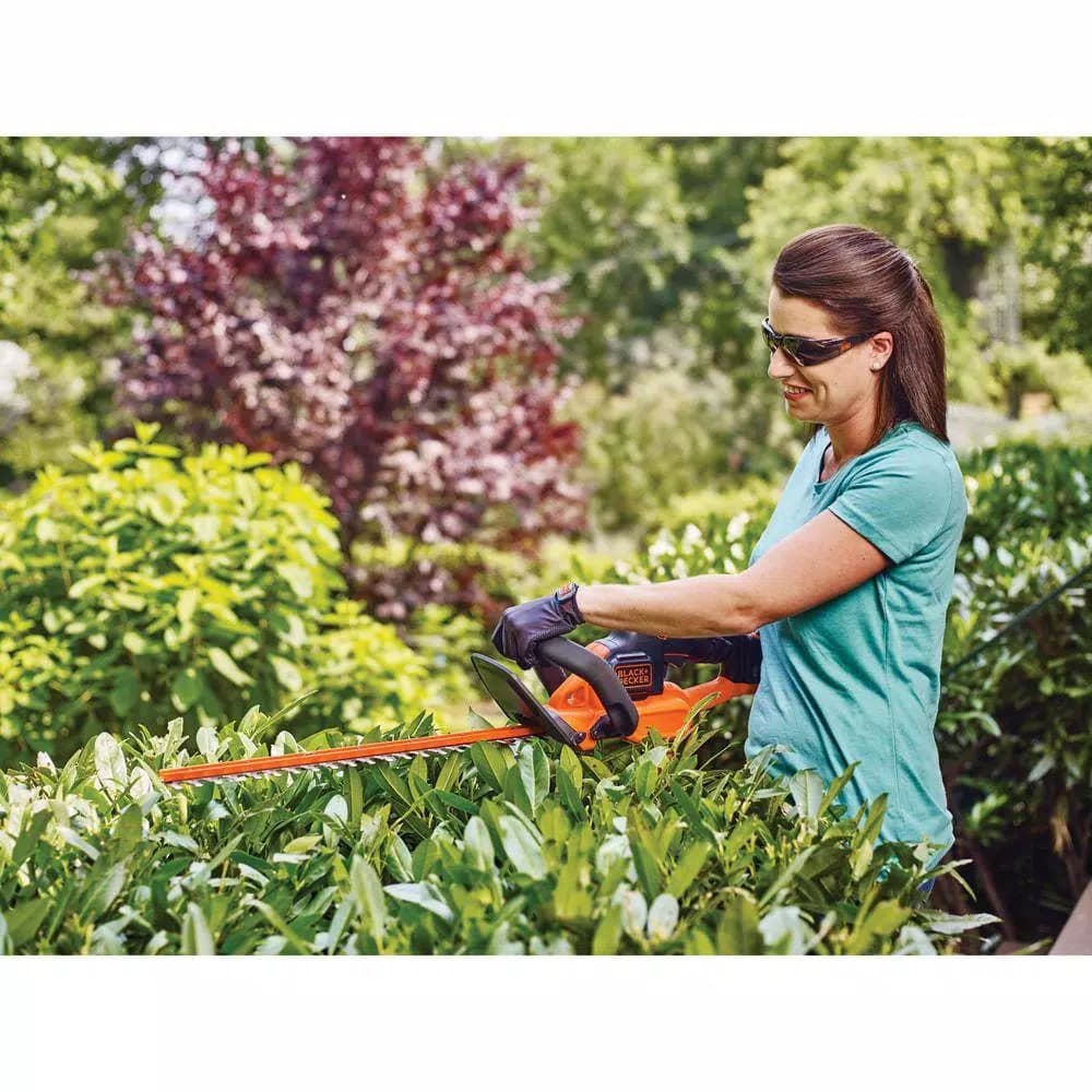 BLACK+DECKER 40V MAX Cordless POWERCUT Hedge Trimmer with 1.5 Ah Battery and Charger, 24 in.