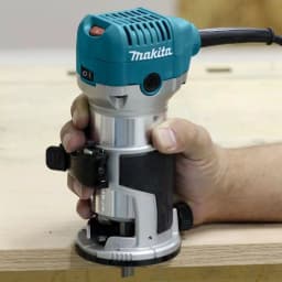 Makita 1-1/4 HP 6.5 Amp Compact Corded Router Kit with Plunge Base and Variable Speed thumbnail 6
