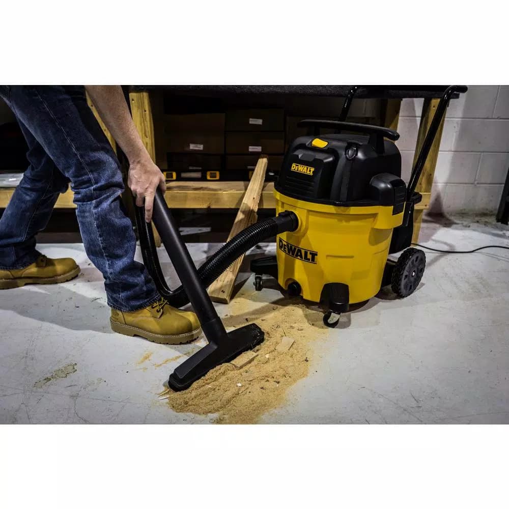 DEWALT 14 Gal. Poly Wet/Dry Vacuum, 6 Peak HP, 120V