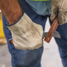 Klein Tools 2.5 in. Folding Cable Skinning Utility Knife with Replaceable Hawkbill Blade thumbnail 4