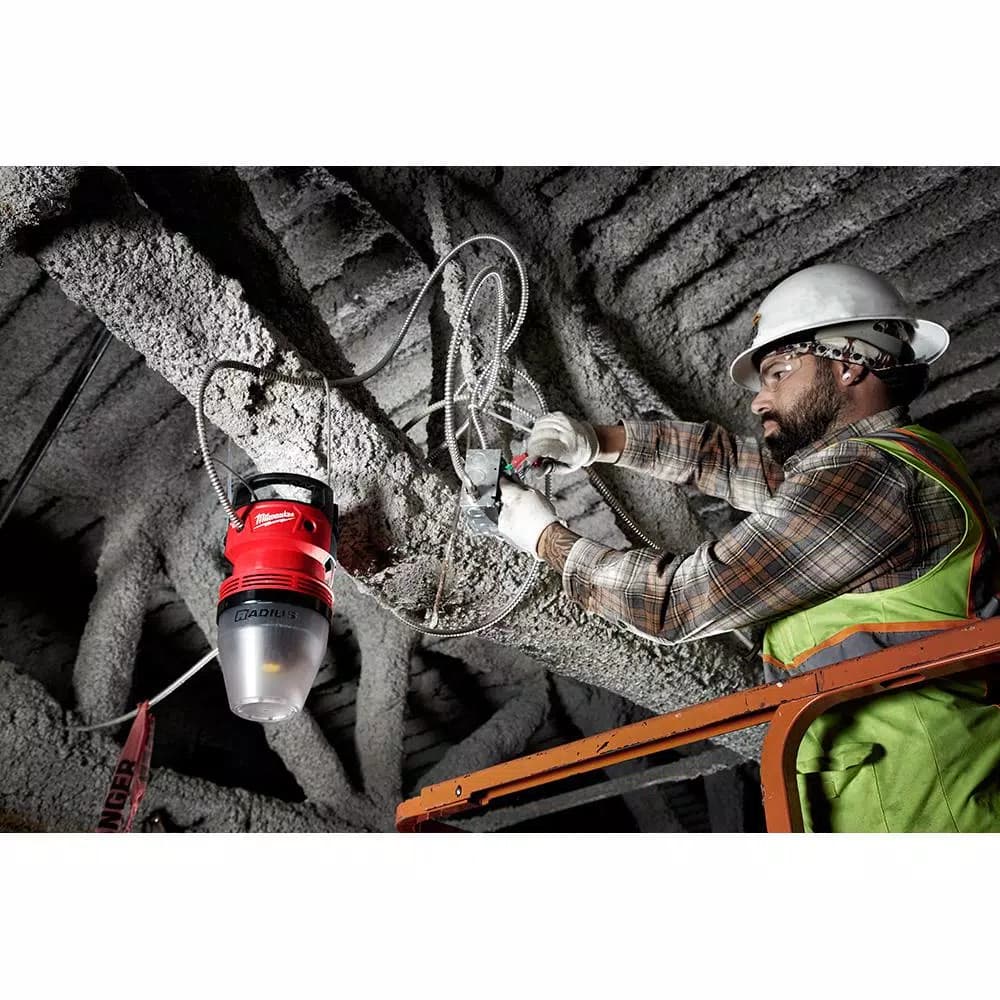 Milwaukee RADIUS 70W LED Temporary Site Light, 7,700 Lumens