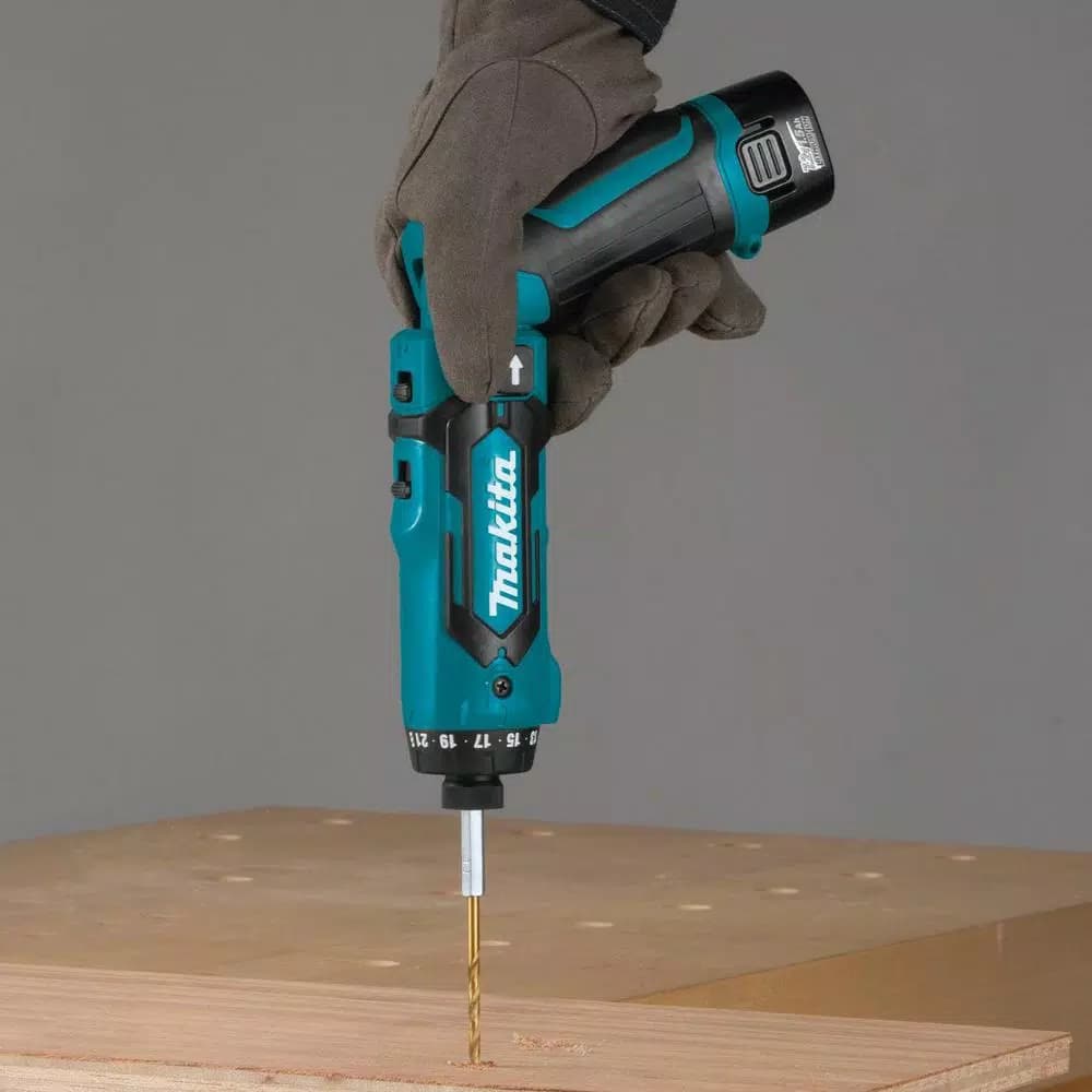 Makita 7.2V Lithium-Ion Cordless 1/4 in. Hex Driver-Drill Kit with Auto-Stop Clutch
