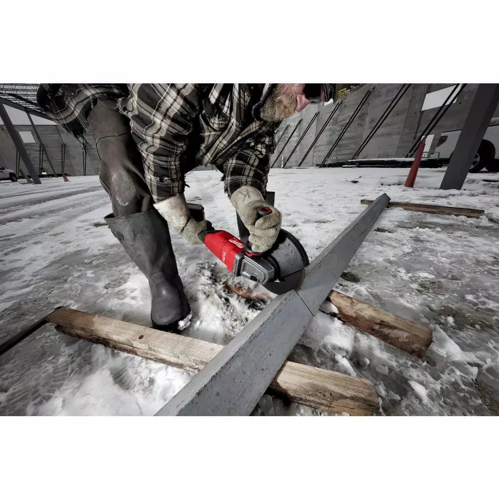 Milwaukee M18 FUEL 7/9 in. Brushless Cordless Large Angle Grinder Kit w/ (2) 12.0 Ah Batteries & Rapid Charger