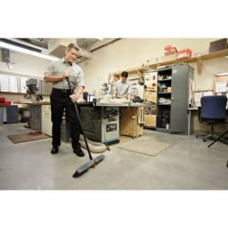 Rubbermaid Commercial Products Rubbermaid Commercial 60 in. Wood Broom Handle with Threaded Metal Tip thumbnail 2
