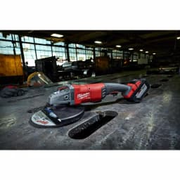 Milwaukee M18 FUEL 7/9 in. Brushless Cordless Large Angle Grinder Kit w/ (2) 12.0 Ah Batteries & Rapid Charger thumbnail 14