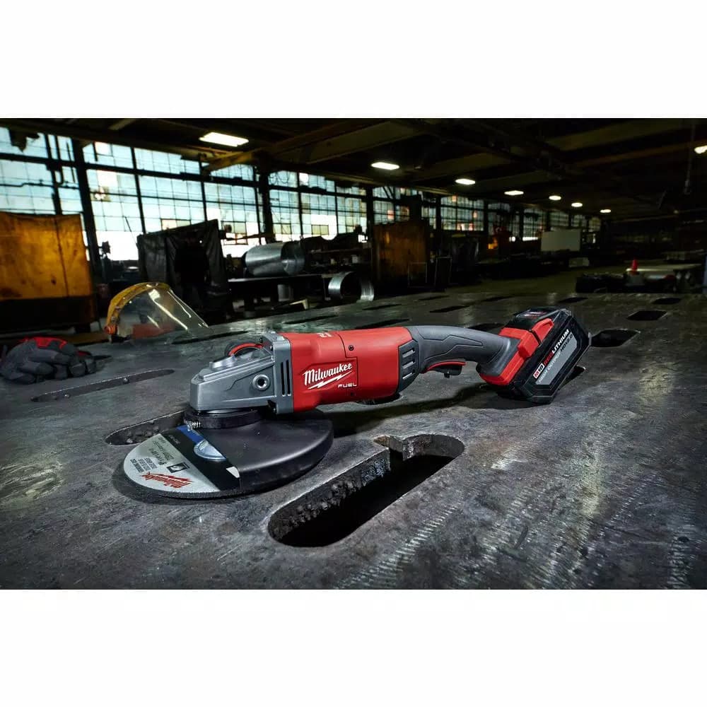Milwaukee M18 FUEL 7/9 in. Brushless Cordless Large Angle Grinder Kit w/ (2) 12.0 Ah Batteries & Rapid Charger
