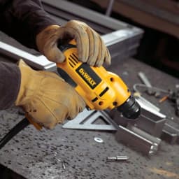 DEWALT DWD115K 3/8 in. 8 Amp Variable Speed Reversing Mid-Handle Drill Kit thumbnail 5