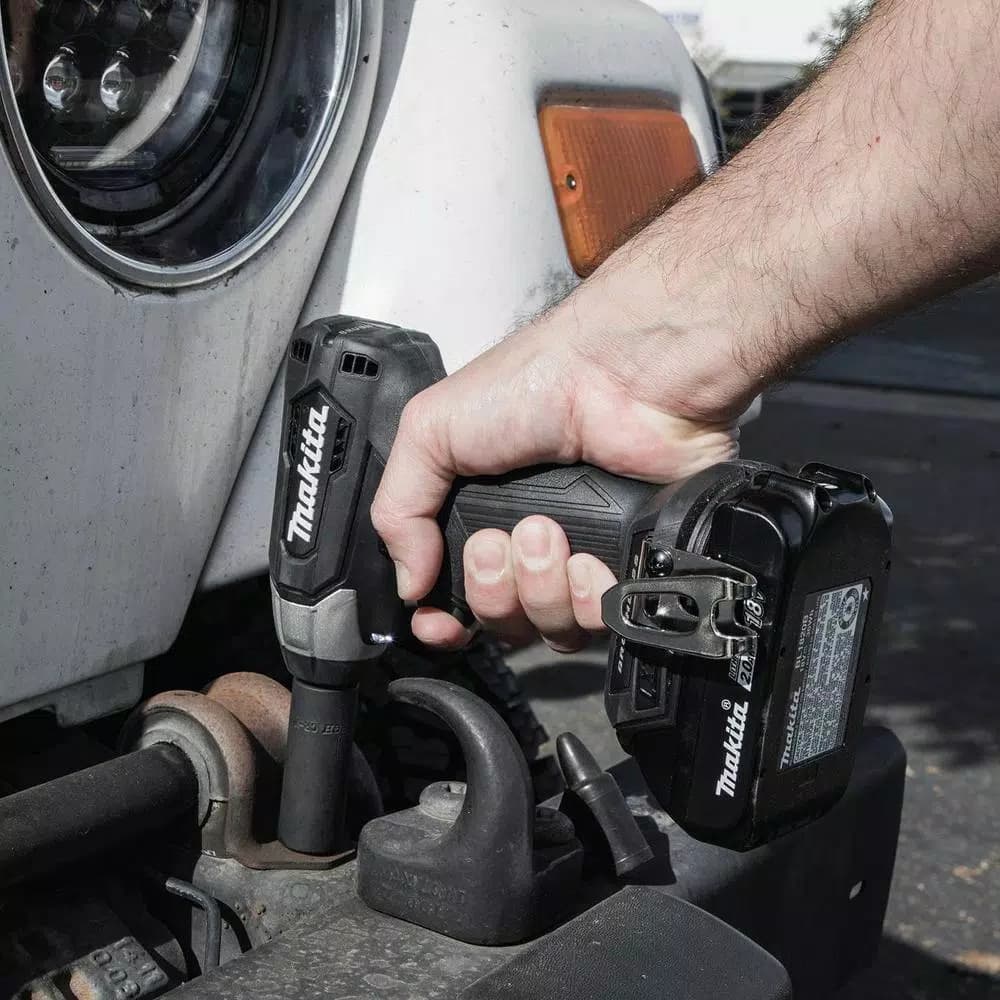 Makita 18V LXT Sub-Compact Brushless 1/2 in. Square Drive Impact Wrench Kit