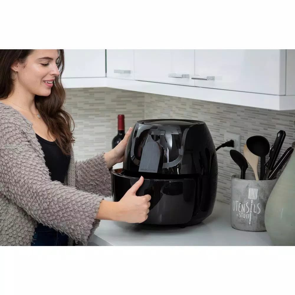 Modernhome 5.8 Qt. Digital Air Fryer, 1700W Family-Sized Air Fryer with Recipe Book, Black