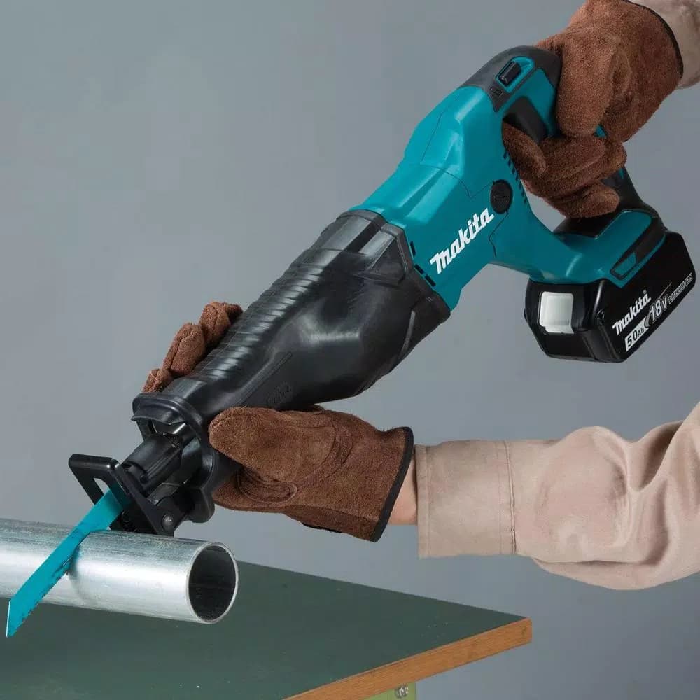 Makita 18V LXT Lithium-Ion Cordless Reciprocating Saw Kit with 5.0Ah Batteries and Charger