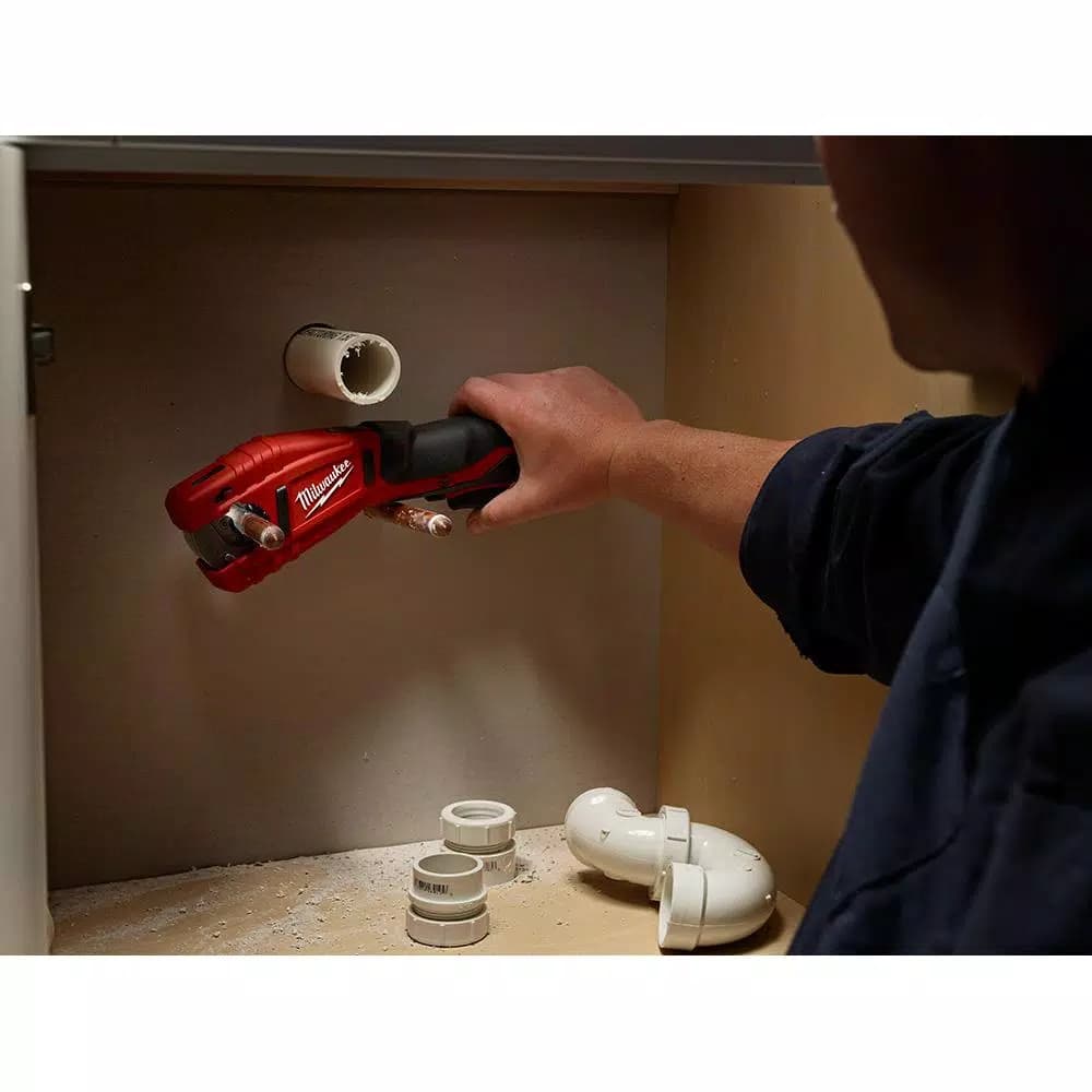 Milwaukee M12 12V Lithium-Ion Cordless Copper Tubing Cutter Kit with 1.5 Ah Battery and Charger