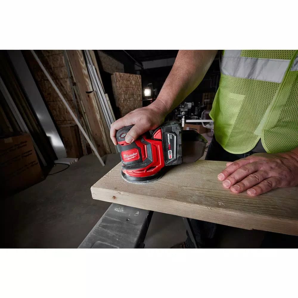 Milwaukee M18 18V Lithium-Ion Cordless 6-1/2 in. Circular Saw & 5 in. Random Orbit Sander Combo Kit