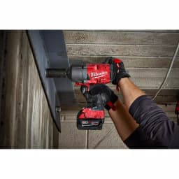Milwaukee M18 FUEL ONE-KEY 1/2 in. High Torque Impact Wrench Kit with (2) 5.0 Ah Batteries thumbnail 8