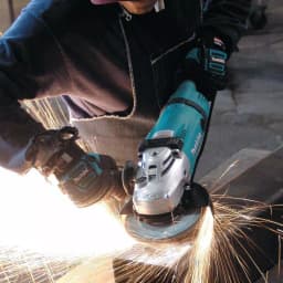 Makita 7 in. Angle Grinder, 15 Amp, Soft Start, 8000 rpm thumbnail 6