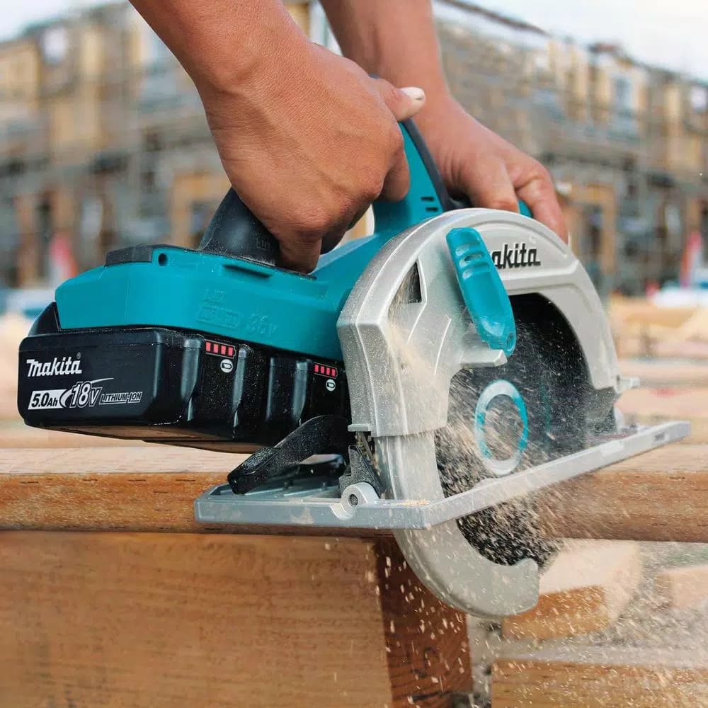 Makita 36V (18V x2) 7-1/4 in. Cordless Circular Saw Kit with 2 5.0 Ah Batteries and Charger