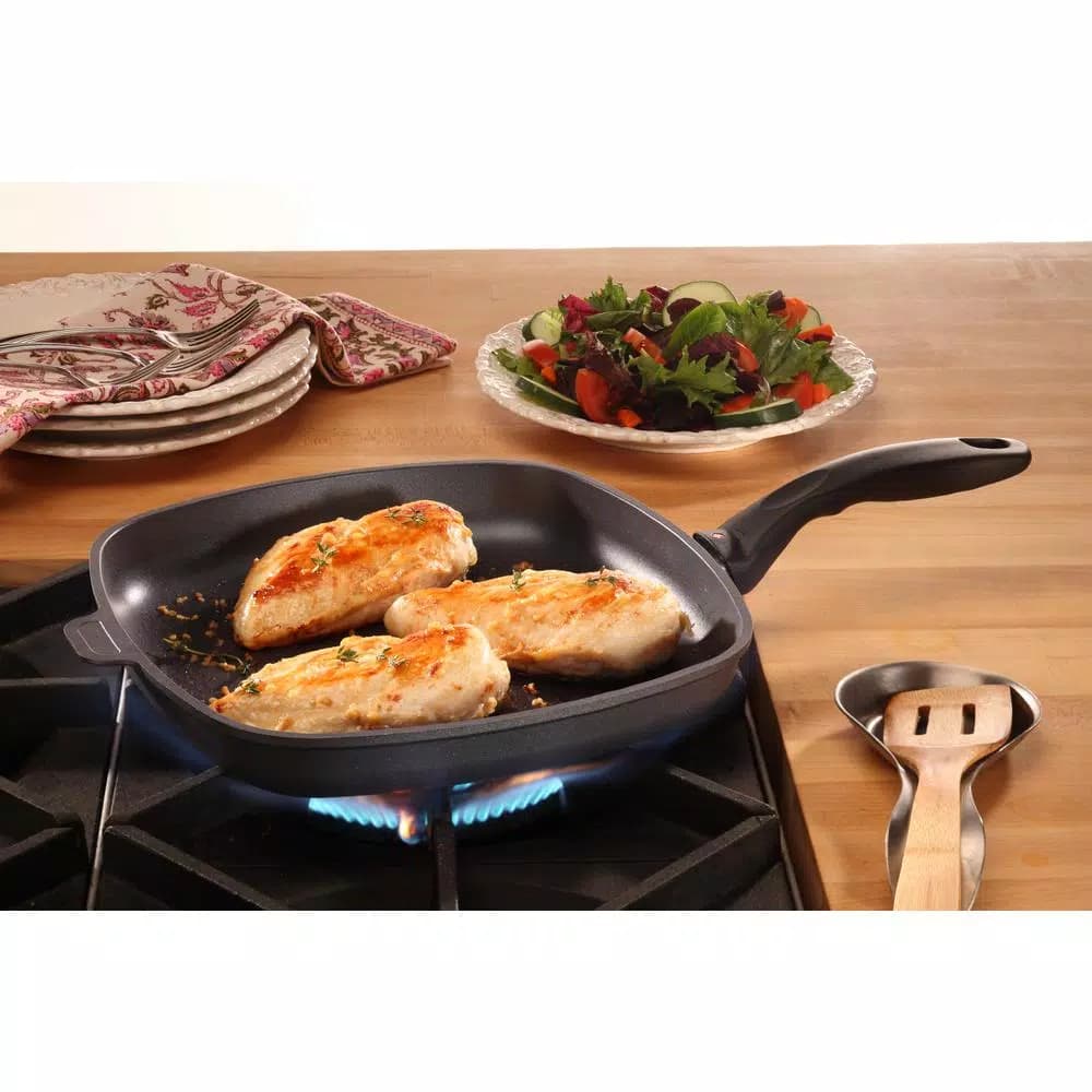 Swiss Diamond Classic Series 11 in. Nonstick Square Cast Aluminum Induction Frying Pan, Gray
