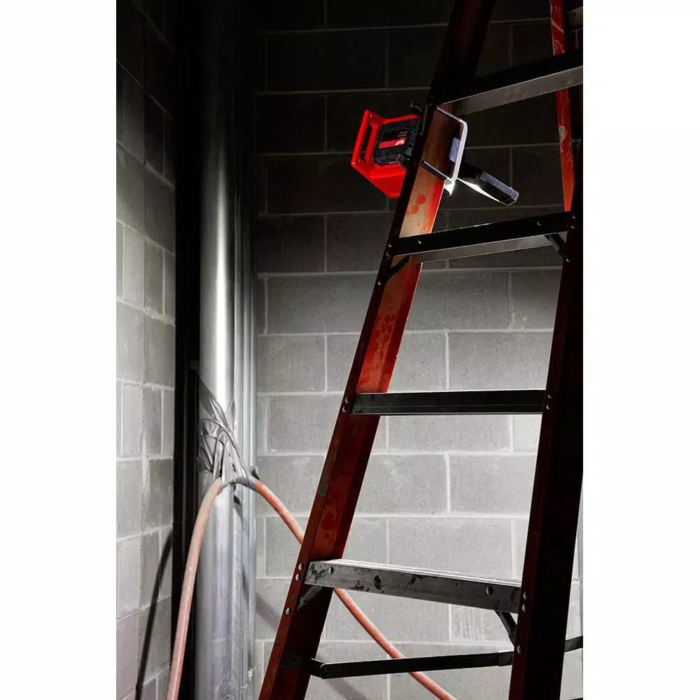 Milwaukee M18 18V Cordless Rover LED Mounting Flood Light, 1500 Lumens (Tool-Only)