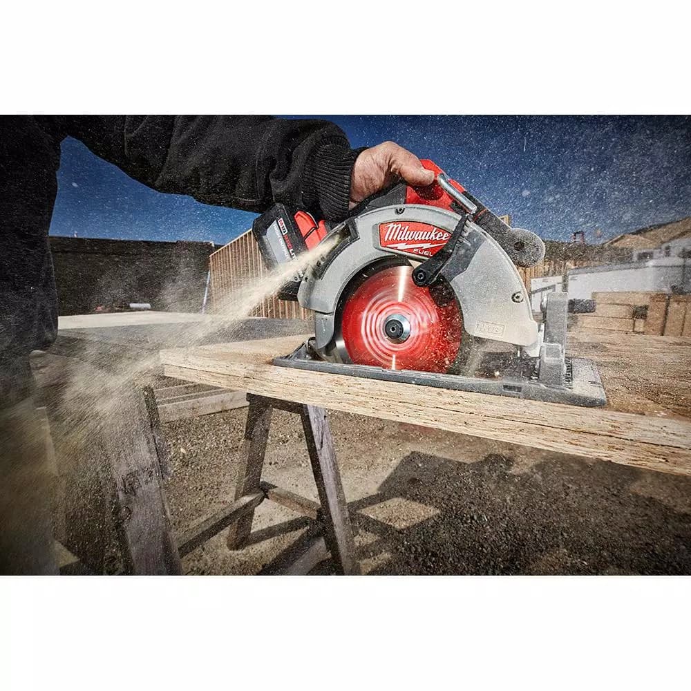 Milwaukee M18 FUEL 7-1/4 in. Brushless Cordless Circular Saw (Tool-Only)