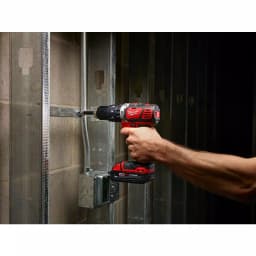 Milwaukee M18 Compact 1/2 in. Hammer Drill Driver Kit with (2) 1.5Ah Batteries, Charger, and Hard Case thumbnail 4